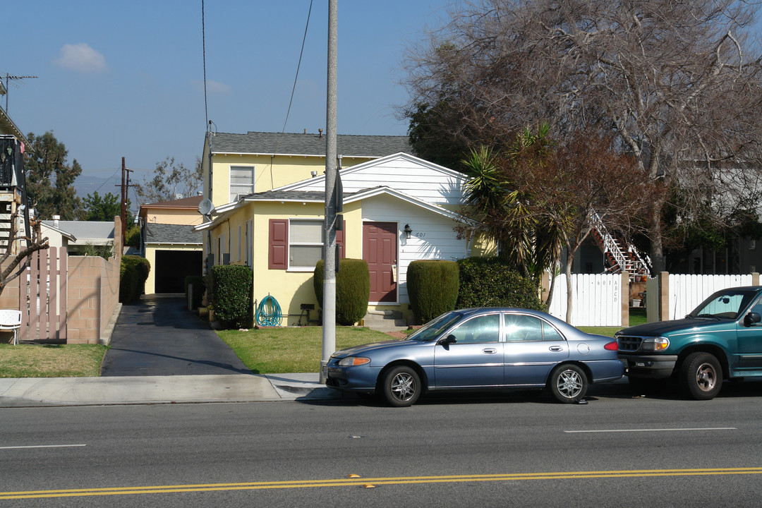 601 E Chevy Chase Dr in Glendale, CA - Building Photo