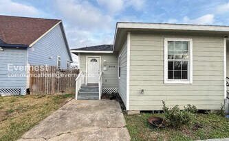 201 Armstrong St in Houston, TX - Building Photo