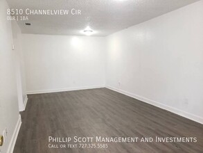 8510 Channelview Cir in Tampa, FL - Building Photo - Building Photo