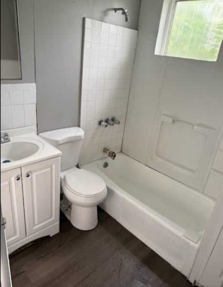 95 Center St, Unit 2nd in Bridgeport, CT - Building Photo - Building Photo
