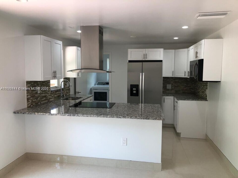 1121 SW 24th Ave in Fort Lauderdale, FL - Building Photo
