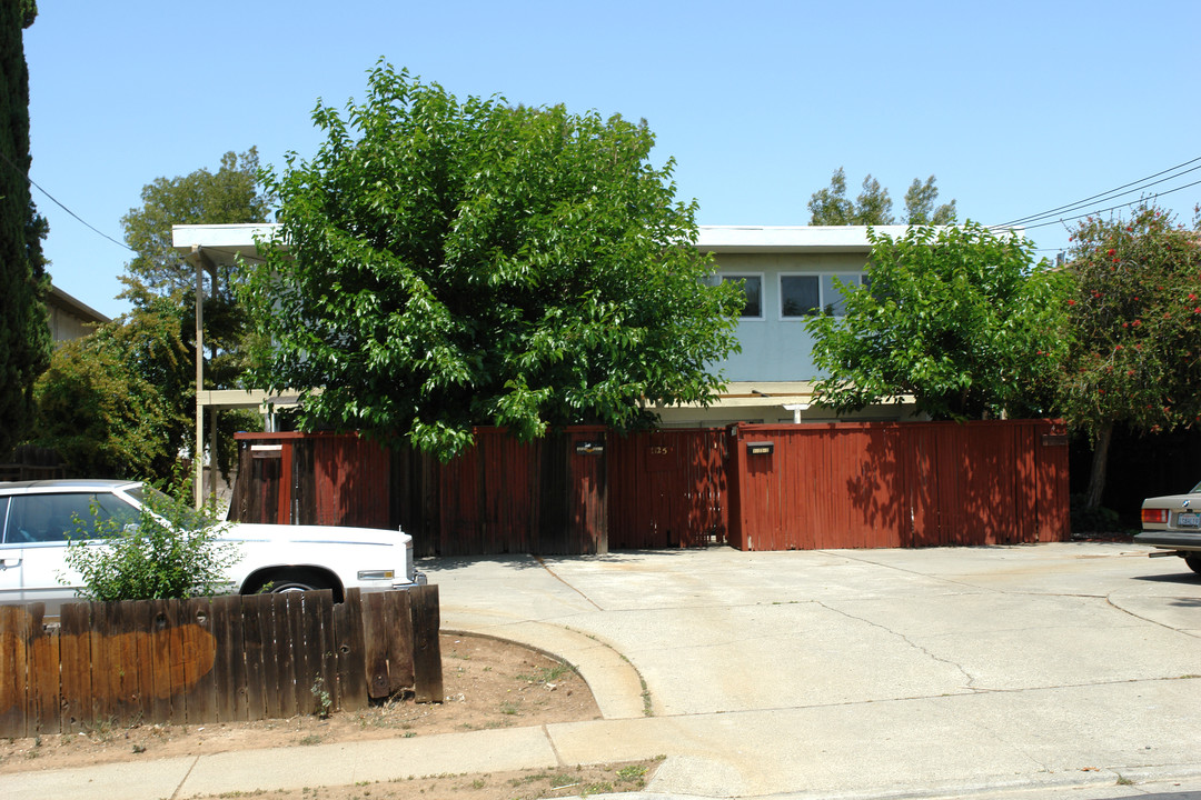 1136 Marilyn Way in Concord, CA - Building Photo