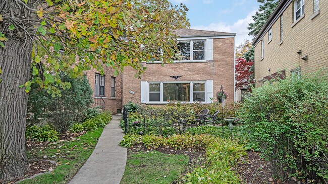 3046 Central St in Evanston, IL - Building Photo - Building Photo