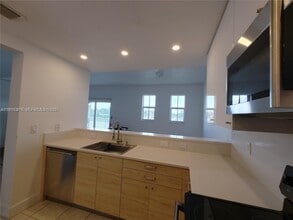 10901 NW 83rd St, Unit 204 in Doral, FL - Foto de edificio - Building Photo