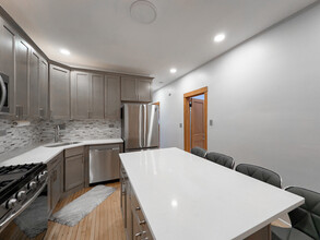 4322 W Kamerling Ave, Unit G07C in Chicago, IL - Building Photo - Building Photo
