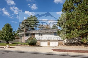 1747 E Sugarloaf Dr in Sandy, UT - Building Photo