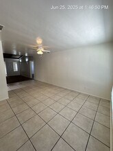 2245 W Harvard Ave in Visalia, CA - Foto de edificio - Building Photo