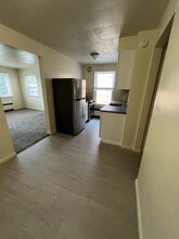 6842 Montgomery Rd, Unit 6 in Cincinnati, OH - Building Photo - Building Photo