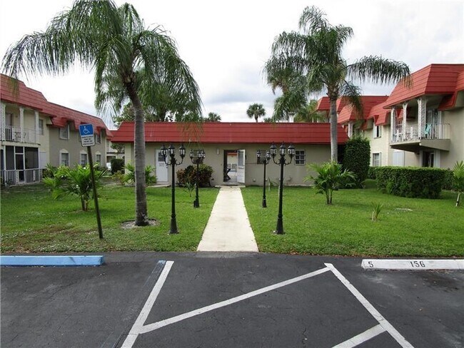 475 SE 8th St in Deerfield Beach, FL - Building Photo - Building Photo
