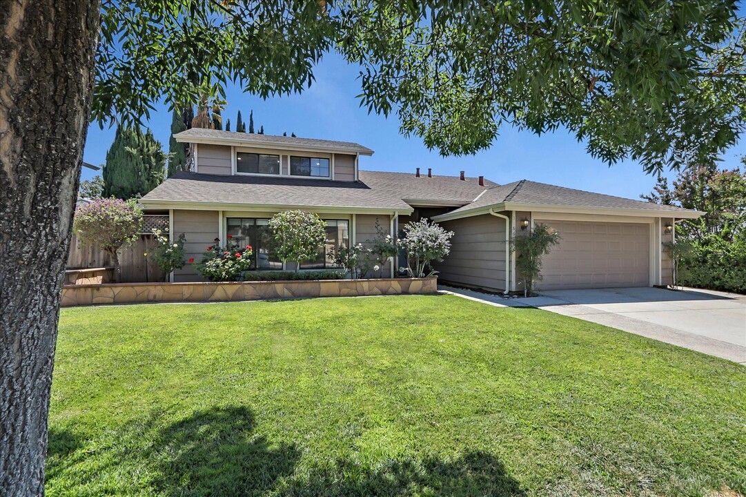 3186 Adamswood Dr in San Jose, CA - Building Photo