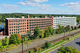 Montgomery Mill Apartments in Windsor Locks, CT - Foto de edificio - Building Photo