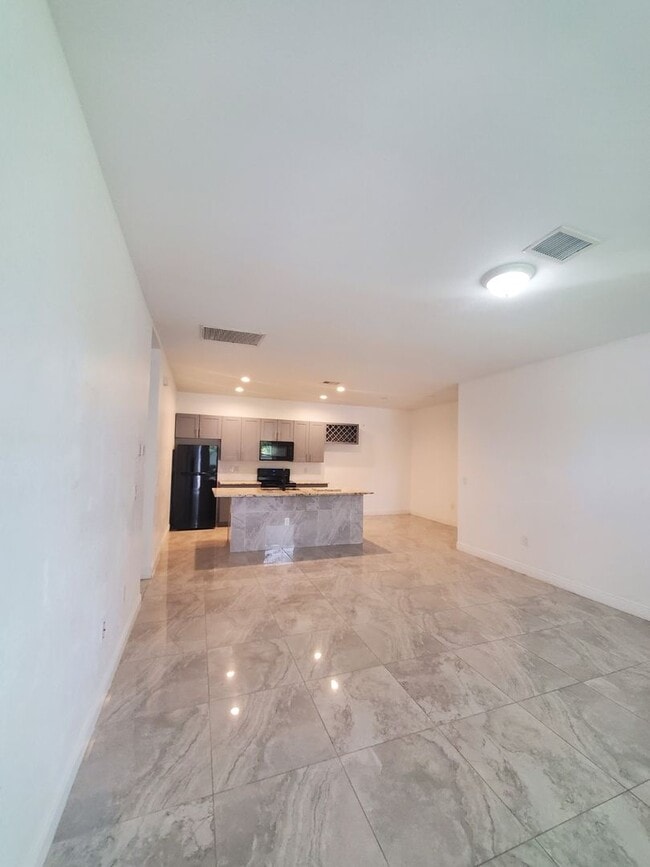 5244 30th St SW in Lehigh Acres, FL - Building Photo - Building Photo