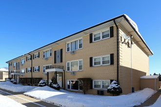 Pines Edge Apartments in Norridge, IL - Building Photo - Building Photo