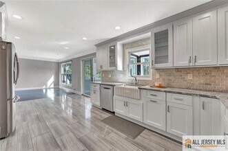 35 Gloucester Ct in East Brunswick, NJ - Building Photo - Building Photo