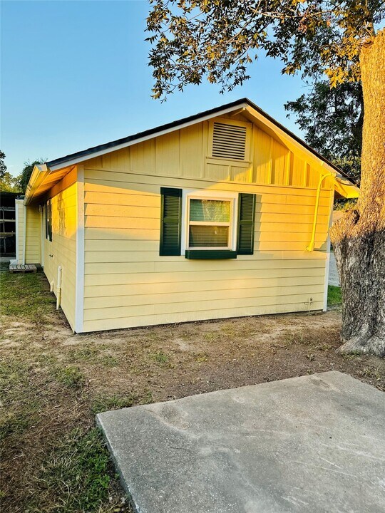 189 Isaacks Rd in Humble, TX - Foto de edificio