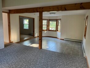 118 Putnam Rd, Unit 1st floor in Pomfret Center, CT - Building Photo - Building Photo