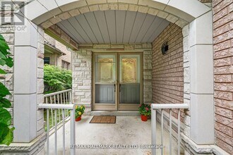 11 Alberta Dr in Vaughan, ON - Building Photo - Building Photo
