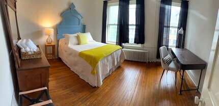 128 W Louther St in Carlisle, PA - Foto de edificio - Building Photo