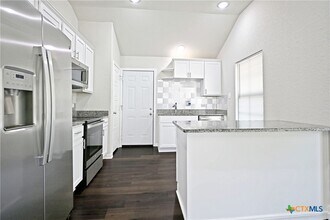 2973 Greenbriar Rd in Seguin, TX - Building Photo - Building Photo