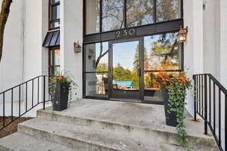 Wayzata Woods in Wayzata, MN - Foto de edificio - Building Photo