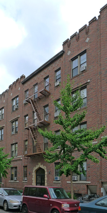 45-35 42nd St in Sunnyside, NY - Building Photo