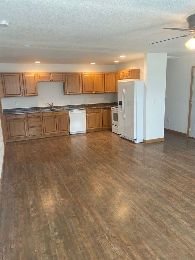 1308 Trojan Rd in Tama, IA - Building Photo - Building Photo