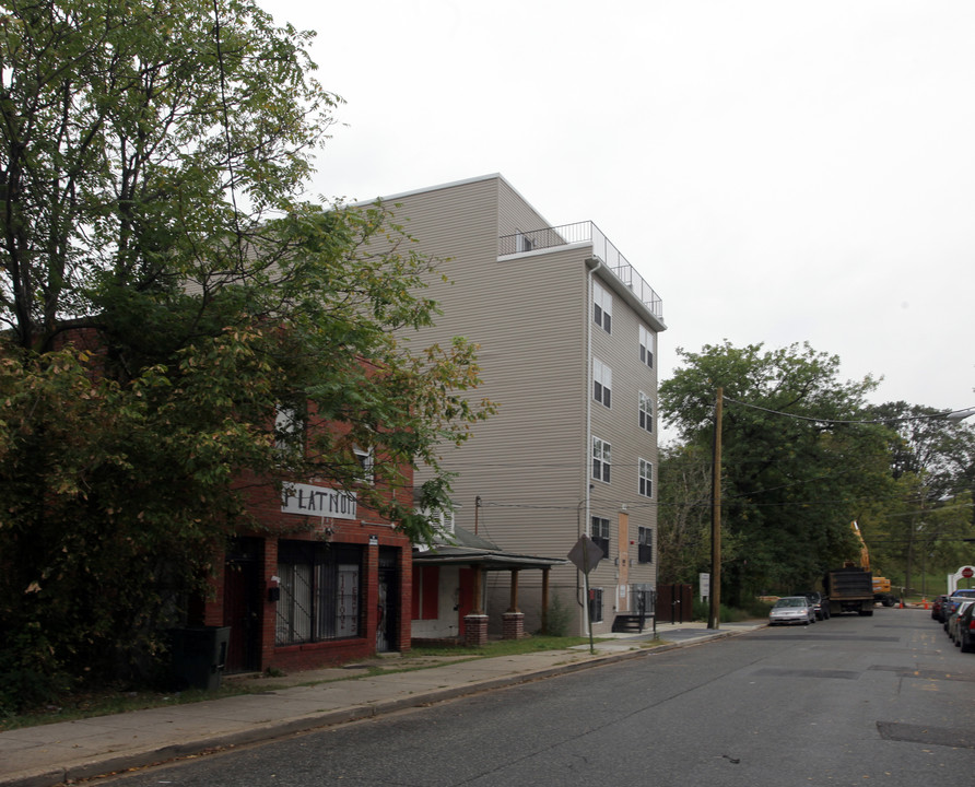 713 NE 50th St NE in Washington, DC - Building Photo