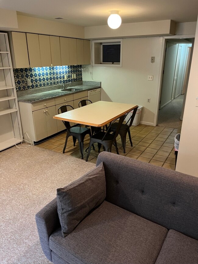 504 E St NE, Unit 504 one-half E ST NE apt.