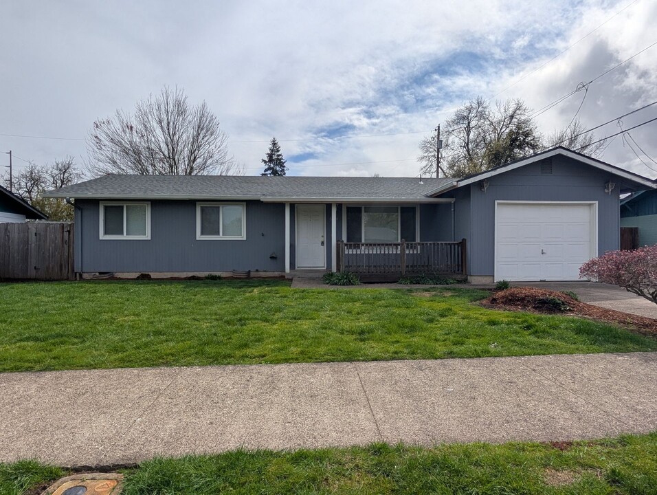 674 Keiper Ave in Eugene, OR - Building Photo