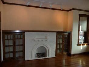 2318 W Diversey Ave, Unit 2nd Floor in Chicago, IL - Building Photo - Building Photo