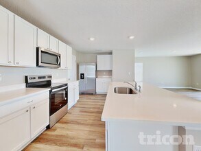 10734 Hidden Banks Gln in Parrish, FL - Building Photo - Building Photo