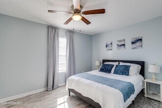 245 Mc Donnell Ave in Biloxi, MS - Foto de edificio - Building Photo