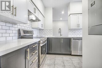 388 Prince of Wales Dr in Mississauga, ON - Building Photo - Building Photo