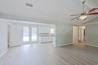 168 Creekview Dr E in Red Oak, TX - Foto de edificio - Building Photo