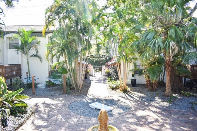 property at 3215 W Swann Ave
