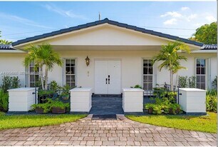 13371 SW 97th Ct in Miami, FL - Building Photo