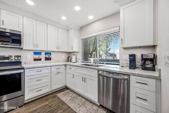 7340 N Vía Camello Del Norte in Scottsdale, AZ - Building Photo - Building Photo