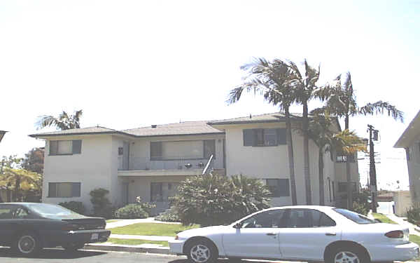 3036-3048 Luna Dr in Ventura, CA - Foto de edificio - Building Photo