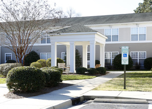 Lennox Chase Apartments in Raleigh, NC - Building Photo - Building Photo