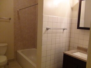 1552 W Highland Ave in Chicago, IL - Building Photo - Building Photo