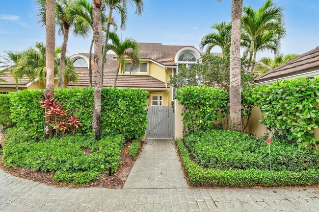 2576 Muirfield Ct in Wellington, FL - Building Photo - Building Photo