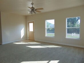 146 Mistletoe Dr in Marble Falls, TX - Building Photo - Building Photo