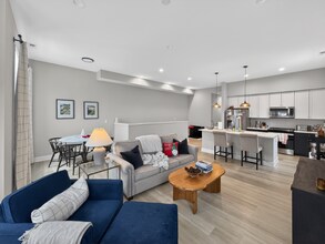 1535 N Maplewood Ave in Chicago, IL - Building Photo - Building Photo