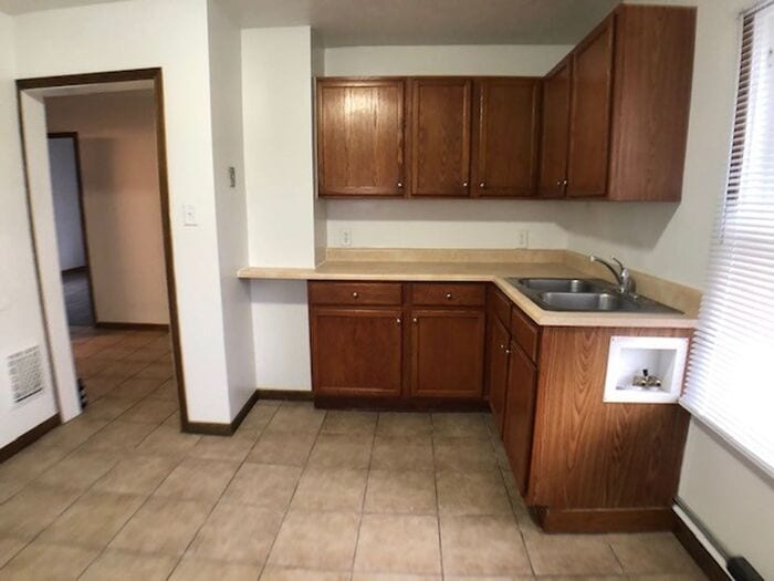 914 Broadway St in Niles, MI - Building Photo