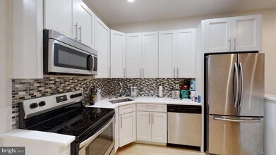 1305 Locust St in Philadelphia, PA - Building Photo - Building Photo