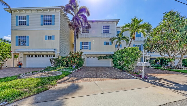 9203 Midnight Pass Rd in Sarasota, FL - Building Photo - Building Photo