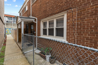 6136 N Winthrop Ave in Chicago, IL - Building Photo - Building Photo