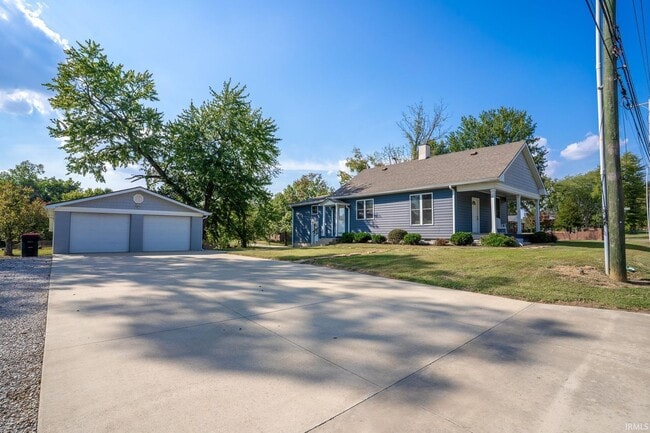 6100 Oak Hill Rd in Evansville, IN - Building Photo - Building Photo