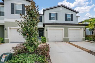 2166 Great Sapphire Ln, Unit B-4 The Meadow Court in Lutz, FL - Building Photo - Building Photo