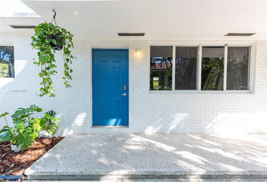526 NE 69th St-Unit -1 in Miami, FL - Building Photo